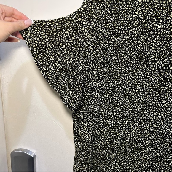 BB Dakota Steve Madden Black & Yellow Floral Button Up Short Sleeve Romper XL - Picture 3 of 11